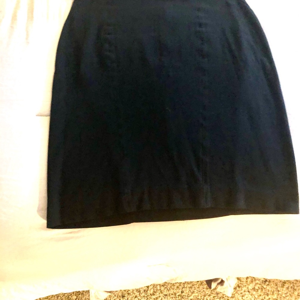 Black Ann Taylor Stretch Pencil skirt
